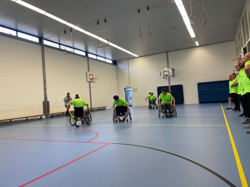 Samen-sporten-met-dezelfde-uitdaging-namelijk-in-een-rolstoel